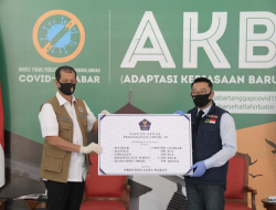 Kang Emil Terima Bantuan 2 Juta Masker dari Ketua Satgas Doni Monardo