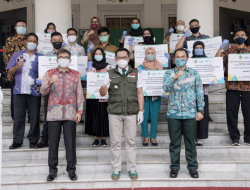 Kang Emil Serahkan Beasiswa Program JFSL Tahun 2020 Kepada 1.327 Mahasiswa