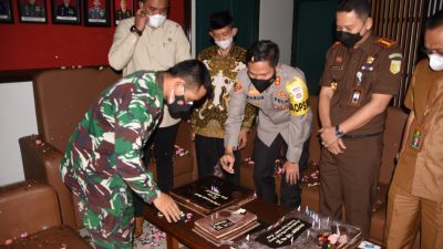 HUT TNI Ke-76, Polres Bogor Beri Kejutan Ke Kodim 0621