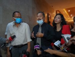 Anak Nia Daniaty Diduga Tipu Korban CPNS Dengan Modus Pamer Foto Bareng Pejabat