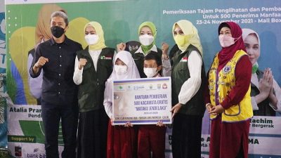 Jabar Bergerak Bagikan 500 Kacamata untuk Anak Sekolah, Pesantren dan Panti Asuhan