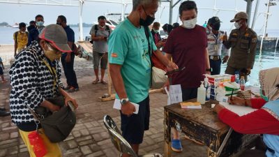 Petugas Gabungan Pulau Panggang Konsisten Lakukan Pengawasan Wisatawan