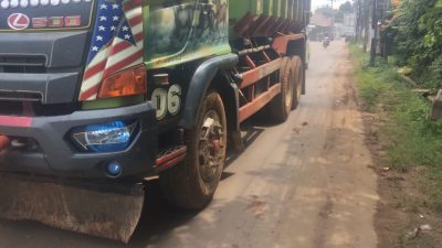 Jalan Puspasari Makan Korban Gegara Truck Proyek