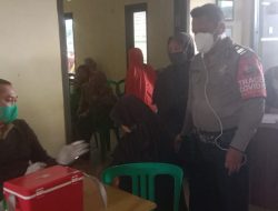 Polsek Cigudeg Gencar Kawal Percepatan Vaksinasi di Sukajaya