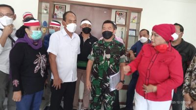 Warga Bersama Jenderal Junior Datangi Kantor Desa Bojong Koneng, Sampaikan Hal ini