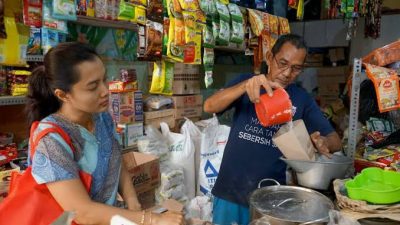 Sejumlah Pedagang Pasar Leuwiliang Keluhkan Kenaikan Harga Kebutuhan Pokok