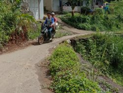 Warga Minta Akses Jalan Kabupaten di Sukajaya Akibat Longsor, Segera Diperbaiki
