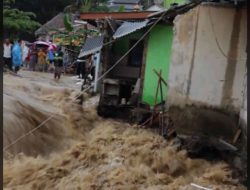 Diguyur Hujan Lebat, Satu Rumah di Banar Hancur Tergerus Banjir Akibat Luapan Kali Cidurian