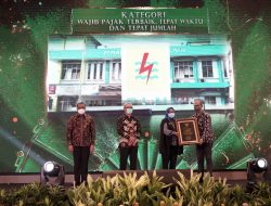 PLN UP3 Gunung Putri Terima Penghargaan Sebagai Wajib Pajak Terbaik