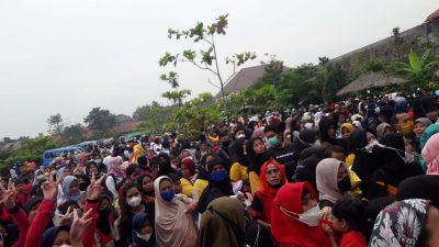 Jelang Tahun Baru, Pengunjung Kolam Renang Boash Waterpark Membludak