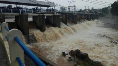 Hujan Landa Kawasan Puncak, Bendung Katulampa Siaga 3