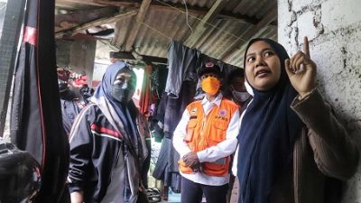Tinjau Rumah Rusak Terdampak Angin Kencang di Bogor Barat, Ini Kata Sekda Syarifah