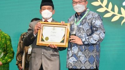 Rektor IPB University Terima Penghargaan Baznas Award 2022