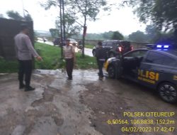 Empat Orang Tersambar Petir Saat Mendirikan Tiang Penyangga Kabel