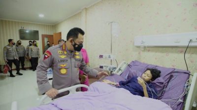 Kapolri Penuhi Janjinya, Jenguk Langsung Sinta Aulia Penderita Tumor Kaki