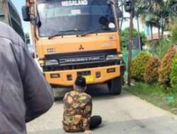 Viral! Ahmad Tohawi Dewan Nekat Duduk di Tengah Jalan Raya Hadang Truk Tambang