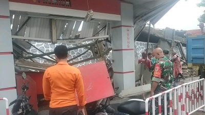 Cuaca Ekstrem!!! Satu SPBU di Cibinong Porak Poranda Diterjang Angin Kencang