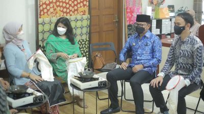 Kunjungi Galeri Handayani Geulis Batik Bogor, Kedubes Pakistan Cekatan Lakukan Ini