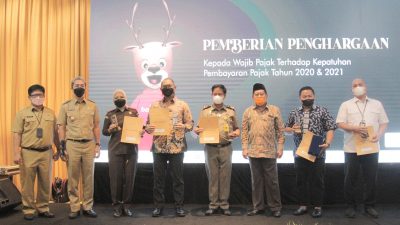 Bapenda Kota Bogor Berikan Penghargaan Wajib Pajak, Ini Pesan Dedie Rachim