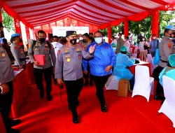 Tinjau Vaksinasi Booster Elemen Buruh, Kapolri Sampaikan Apresiasinya