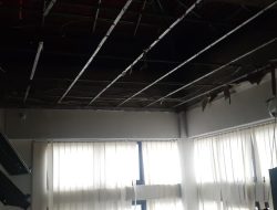 Diterjang Angin Kencang, Ruang Camat dan Ruang Rapat Kantor Kecamatan Sukaraja Porak Poranda