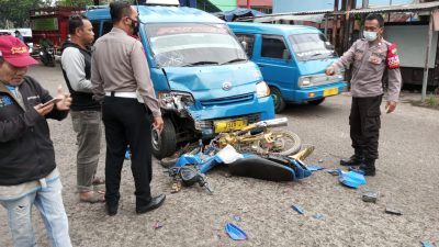 Lawan Arah, Pengendara Motor Ini Tewas Ditempat Akibat Tabrakan Maut dengan Angkot