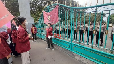 IMM Bogor Raya Geruduk Gedung Tegar Beriman Tuntut Komisi 1 DPRD Implementasikan Hasil Pelesiran ke Bali