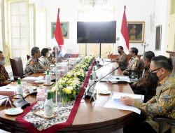 Pansel Laporkan Calon Anggota Dewan Komisioner OJK ke Jokowi, Ini Daftar Namanya