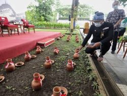 Ridwan Kamil Bawa Tanah dan Air dari Jabar untuk IKN