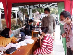 Diskominfo Kota Bogor Berikan Minyak Goreng dan Takjil Gratis Bagi yang Disuntik Vaksin Booster