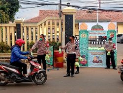 Polsek Cileungsi Bagikan Takjil Gratis Setiap Hari Selama Ramadan