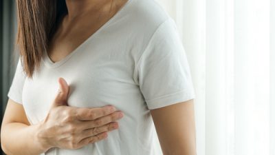 Meremas Payudara Dapat Memperbesar Ukurannya, Benarkah? Yuk Cek Disini