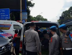 Heboh! Ada Ambulans “Bodong” Tamasya ke Puncak