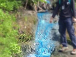Aliran Sungai Cileungsi Berwarna Biru Akibat Tercemar Limbah, DLH Diminta Bertindak!