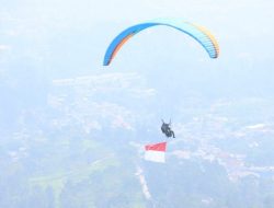 Polres Bogor Kibarkan Bendera Merah Putih Terbang Tinggi, Ini Maknanya