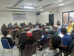 Akses Jalan Ditutup PT Hamasa Steel Centre, Puluhan Warga Ini Ngadu ke Pemdes Tlajung Udik