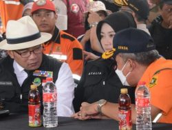 Tinjau Dua Lokasi Bencana di Bogor Barat, Ridwan Kamil Serahkan Bantuan Rp 500 Juta