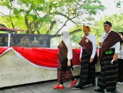 Jokowi Terima Gelar Adat Ende Mosalaki Ulu Beu Eko Bewa