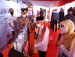 Wapres Kunjungi Kampung Batik Cibuluh, Serahkan Bantuan Modal Usaha
