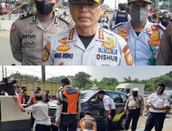 Dishub Kabupaten Bogor Derek Mobil Yang Parkir Sembarangan di Bahu Jalan