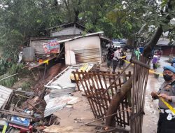 Sungai Cileungsi Meluap, 5 Bangunan Warung di Bojong Kulur Ambruk