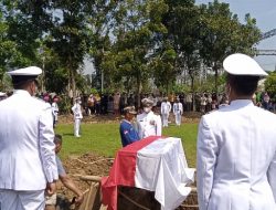 Peltu Suparno, Korban Laka Truk Pertamina di Cibubur Dimakamkan di Jonggol
