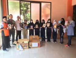 Alfamart Cabang Cileungsi Hibahkan 800 Buku ke Ponpes dan SMKN 1 Gunung Putri