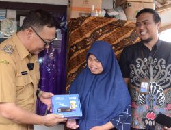 Plt Bupati Bogor Berikan STB Gratis dari Kemenkominfo ke Warga Kurang Mampu di Cijeruk