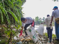 Meriahkan HUT RI Ke-77, IHGMA Bersama Bima Arya Bebersih Sungai Ciliwung
