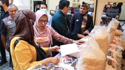 DinKUKM Dagin Kota Bogor Gandeng Warkum Gelar Pasar Murah di Bogor Utara