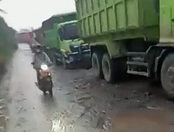 Awas! Badan Jalan Jembatan Leuwiranji Licin, Jalur Rumpin-Gunung Sindur Rusak Parah