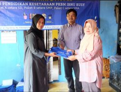 Buka Kelas Jauh PKBM Ibnu Rusy, Katar Cigombong dan Tagar Motekar Serah Terima ATK ke Siswa