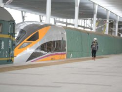 Ayo Masyarakat Jabar, Pak Gubernur Minta Usulan Nama Kereta Cepat Jakarta-Bandung