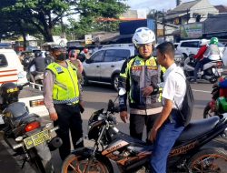 Nggak Pakai Helm, 14 Pelajar Ini Disanksi Baca Pancasila Oleh Polsek Gunung Putri